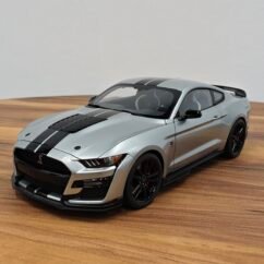 Ford Shelby Mustang GT500 (Iconic Silver) Scale 1/18