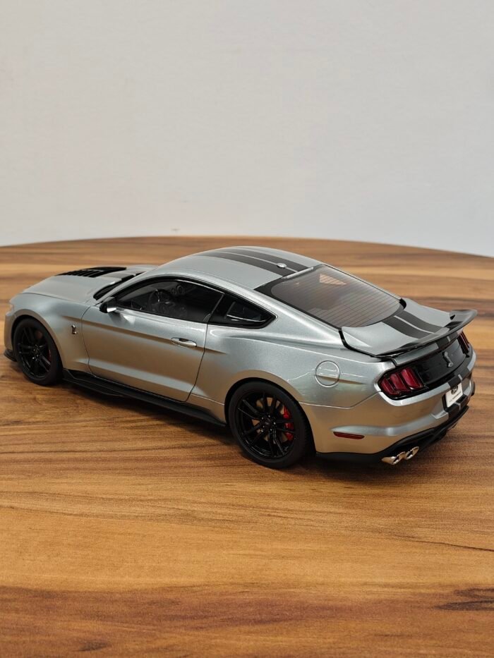 Ford Shelby Mustang GT500 (Iconic Silver) Scale 1/18 - Image 2