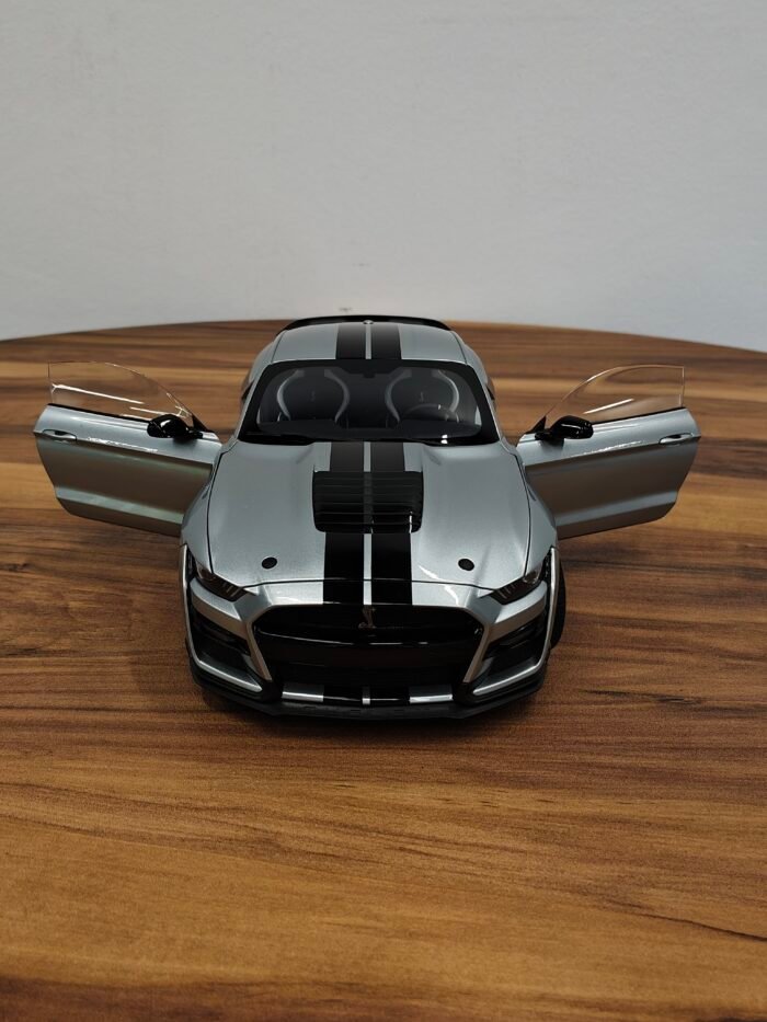 Ford Shelby Mustang GT500 (Iconic Silver) Scale 1/18 - Image 8