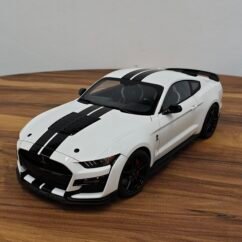 Ford  Shelby Mustang GT00 (Oxford White) Scale 1/18