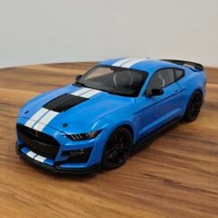 Ford Shelby Mustang GT500 ( Grabber Blue) Scale 1/18