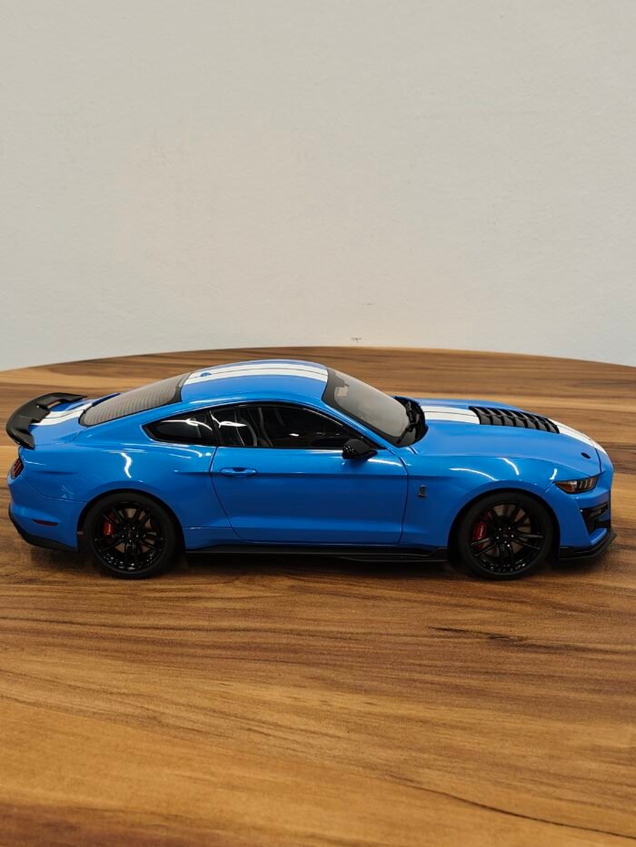 Ford Shelby Mustang GT500 ( Grabber Blue) Scale 1/18 - Image 3
