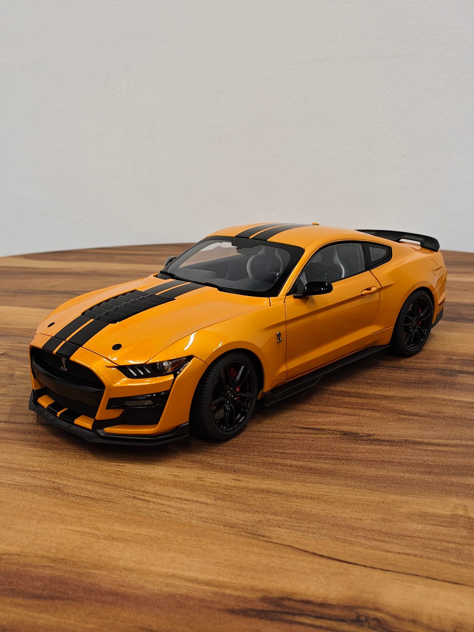 Ford Shelby Mustang GT500 (Cyber Orange) Scale 1/18