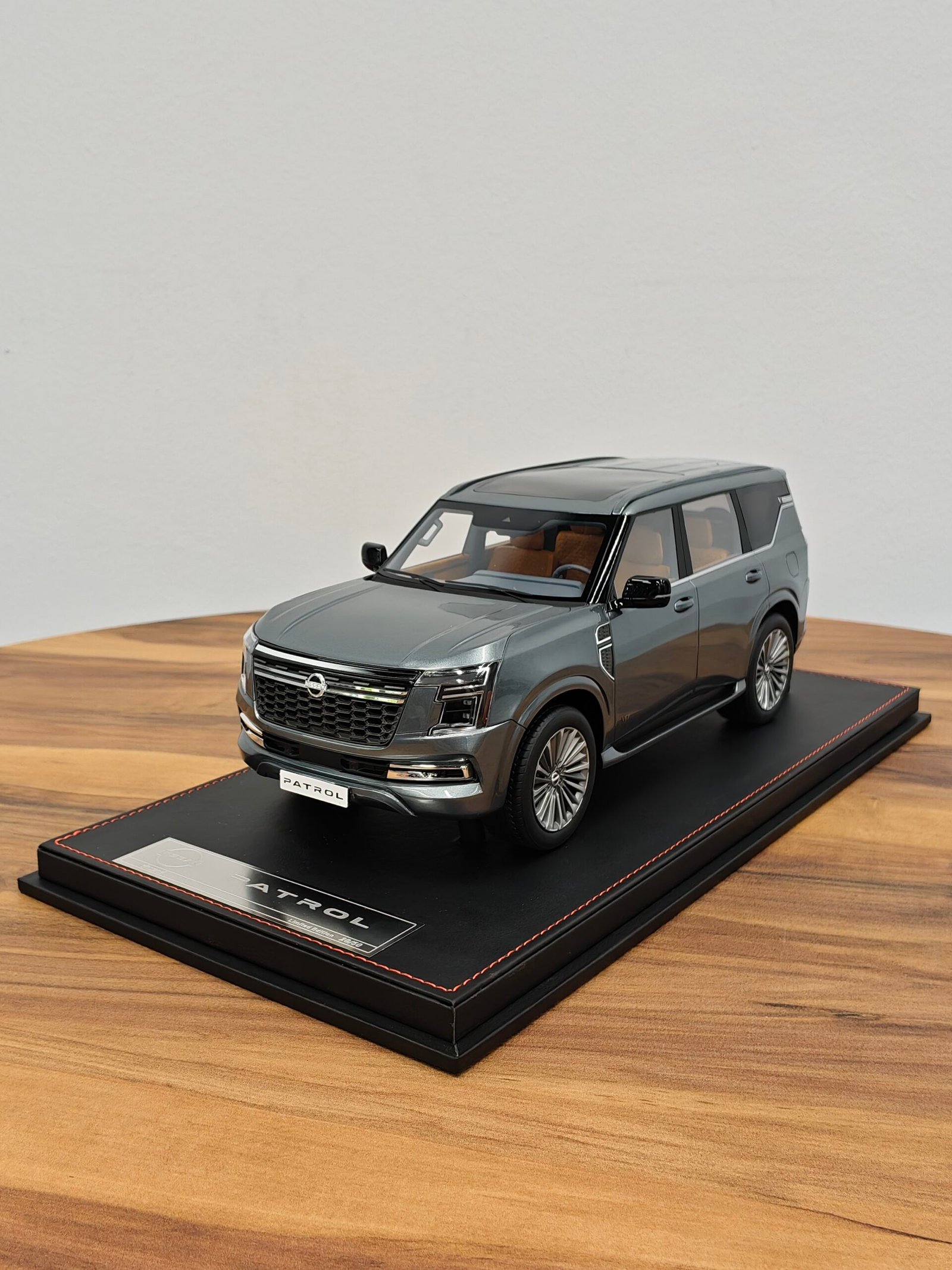 Nissan Patrol (Gray) 1:18