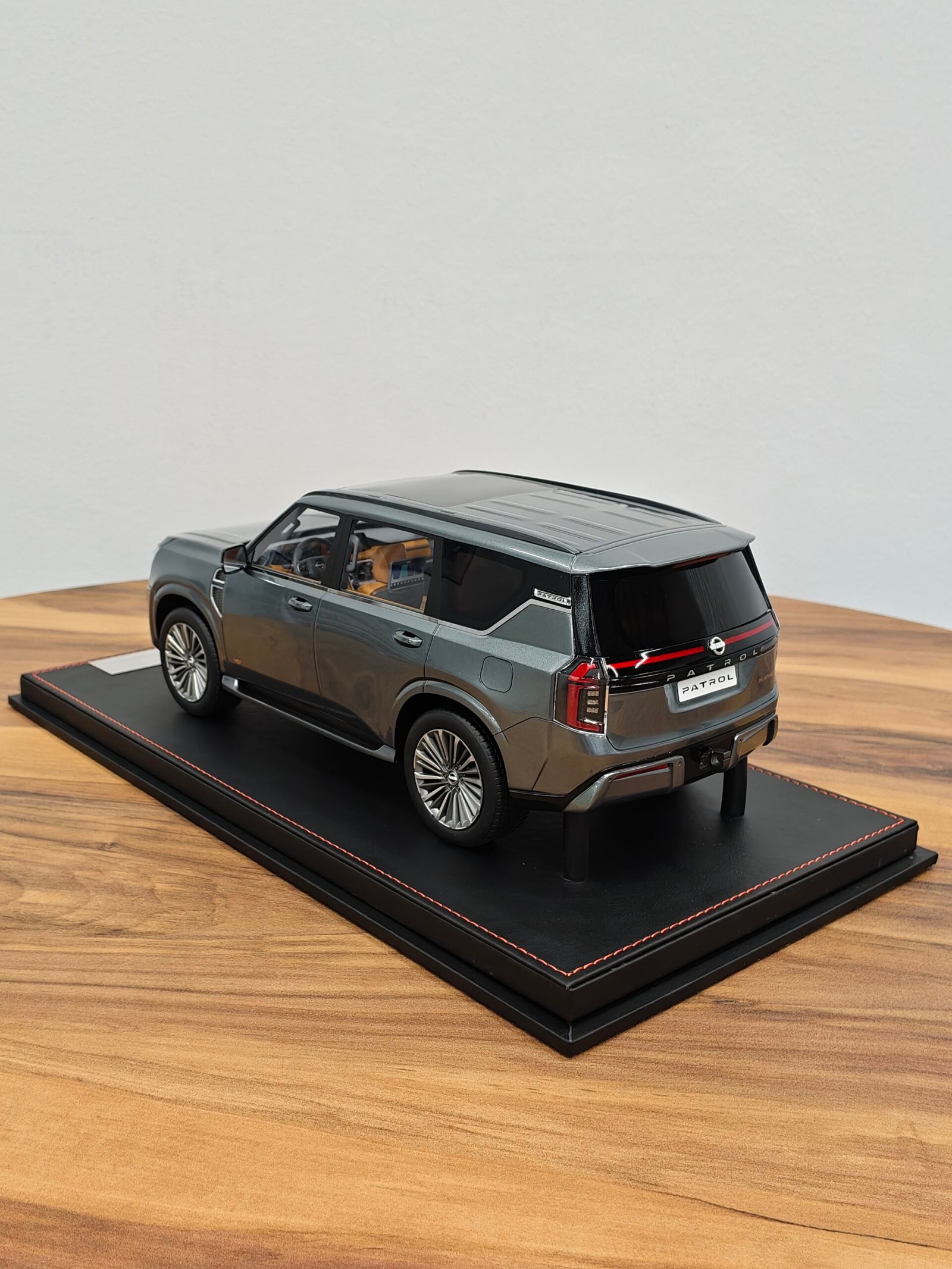 Nissan Patrol (Gray) 1:18 - Image 2
