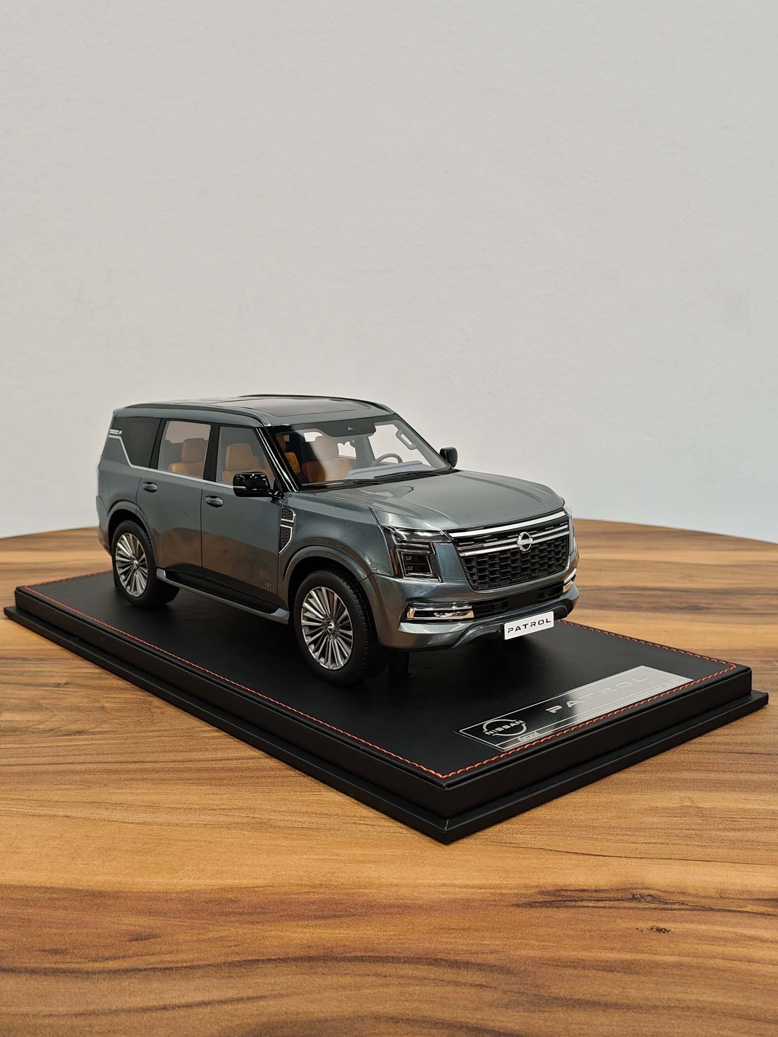 Nissan Patrol (Gray) 1:18 - Image 4