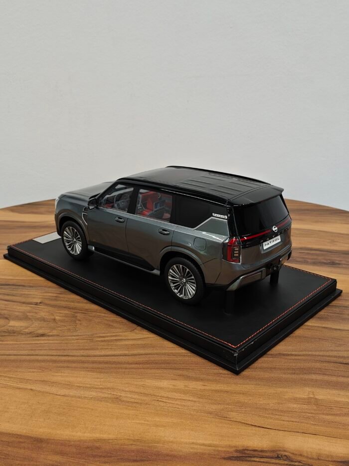 Nissan Patrol 44/50 (Grey/Black) Scale 1/18 - Image 2