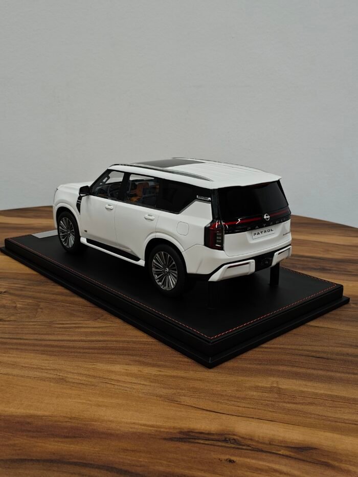 Nissan Patrol (White) 1:18 - Image 2