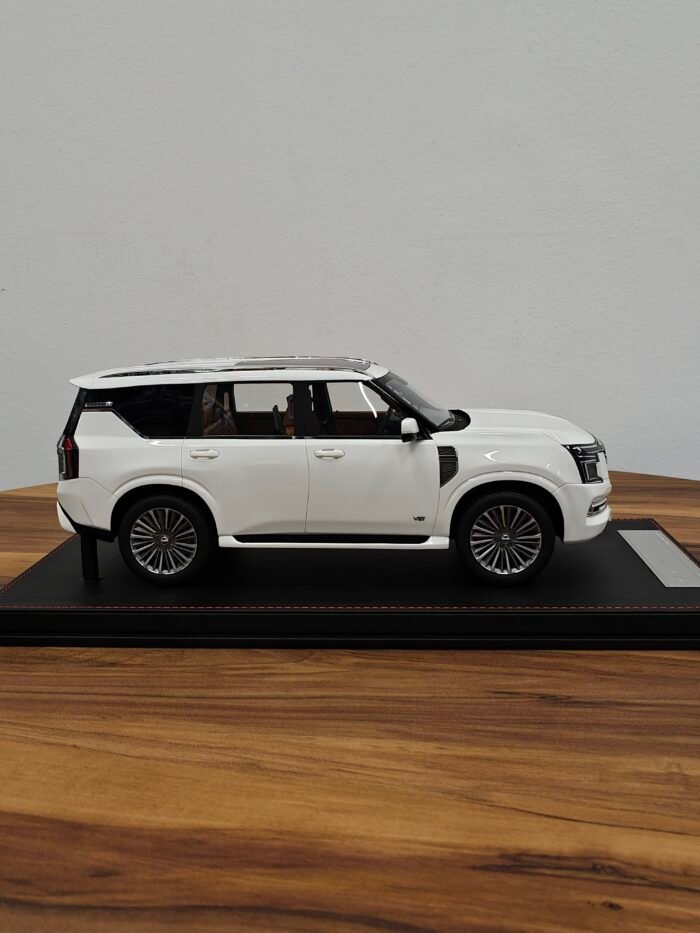 Nissan Patrol (White) 1:18 - Image 3