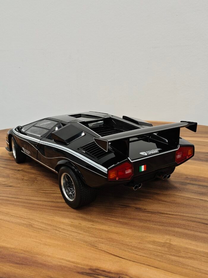 Lamborghini Countach LP500R (Black) Scale 1/12 - Image 2