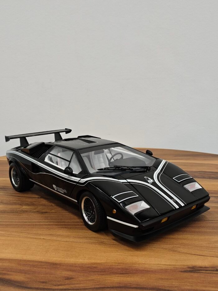 Lamborghini Countach LP500R (Black) Scale 1/12 - Image 4