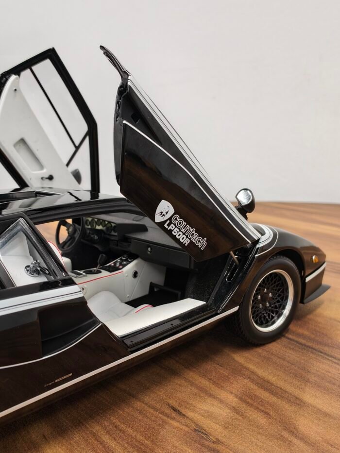 Lamborghini Countach LP500R (Black) Scale 1/12 - Image 6
