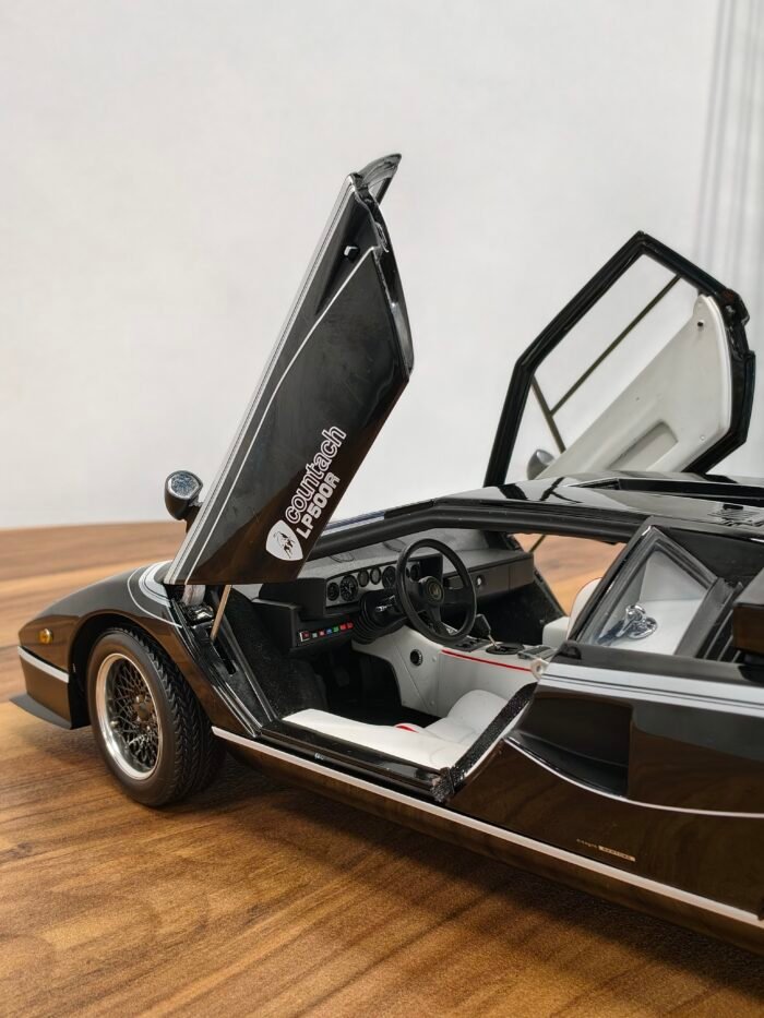 Lamborghini Countach LP500R (Black) Scale 1/12 - Image 5