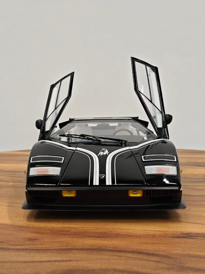 Lamborghini Countach LP500R (Black) Scale 1/12 - Image 8