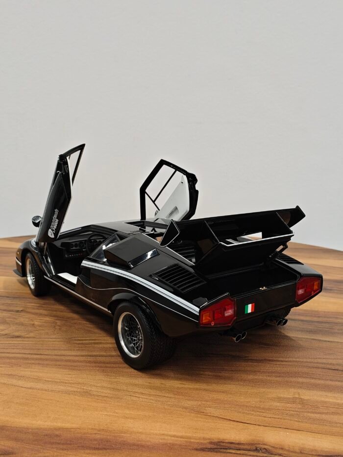 Lamborghini Countach LP500R (Black) Scale 1/12 - Image 9