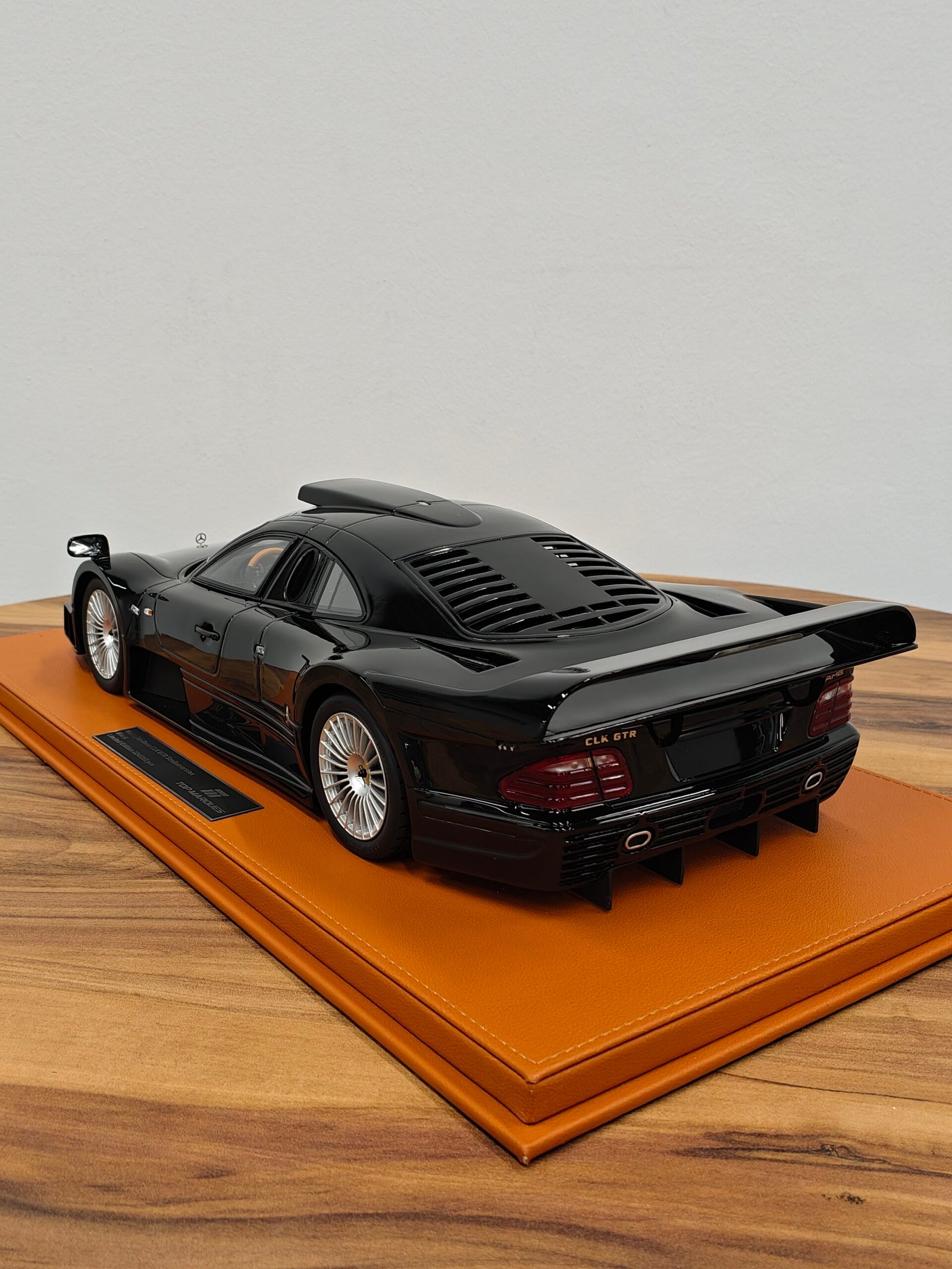Mercedes-Benz Clk GTR StrarBenversion (Black) 1:12 - Image 2