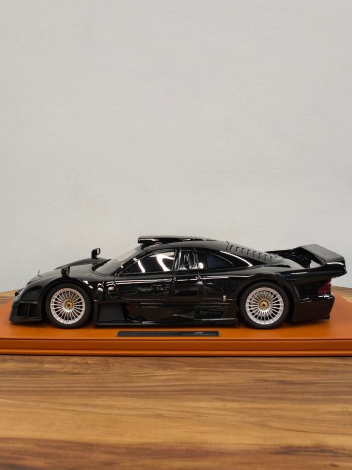 Mercedes-Benz Clk GTR StrarBenversion (Black) 1:12 - Image 3
