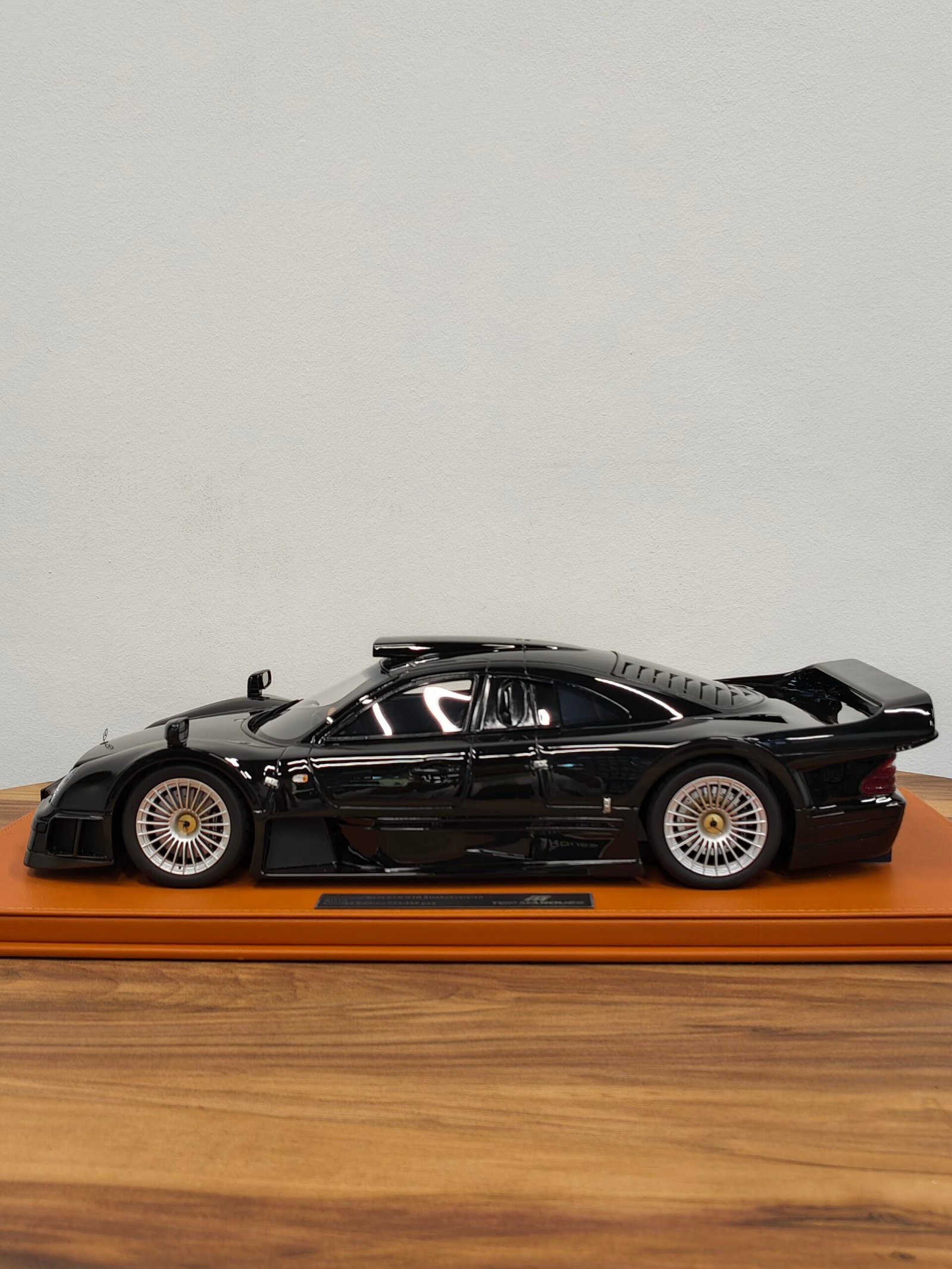 Mercedes-Benz Clk GTR StrarBenversion (Black) 1:12 - Image 3