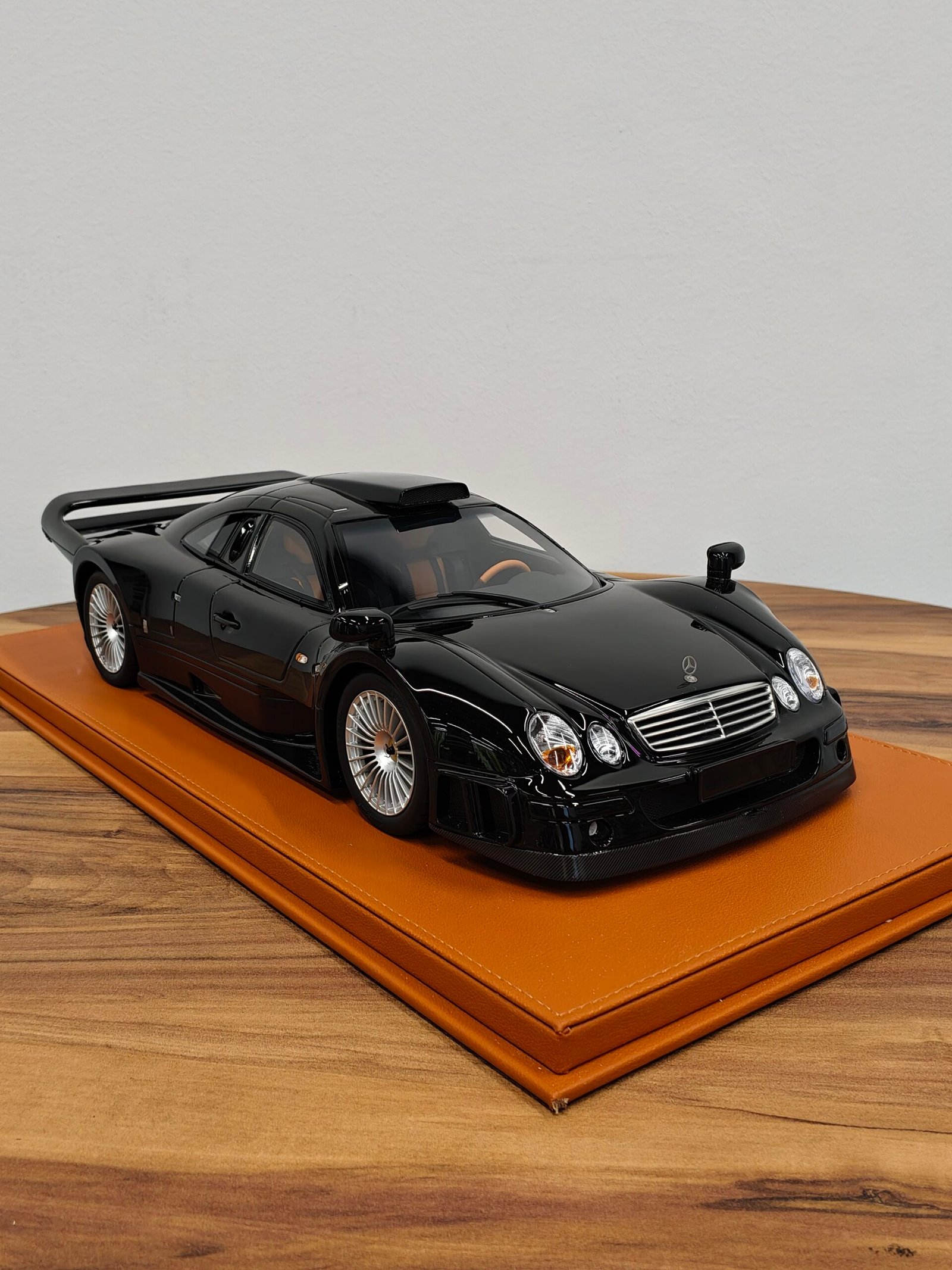 Mercedes-Benz Clk GTR StrarBenversion (Black) 1:12 - Image 4