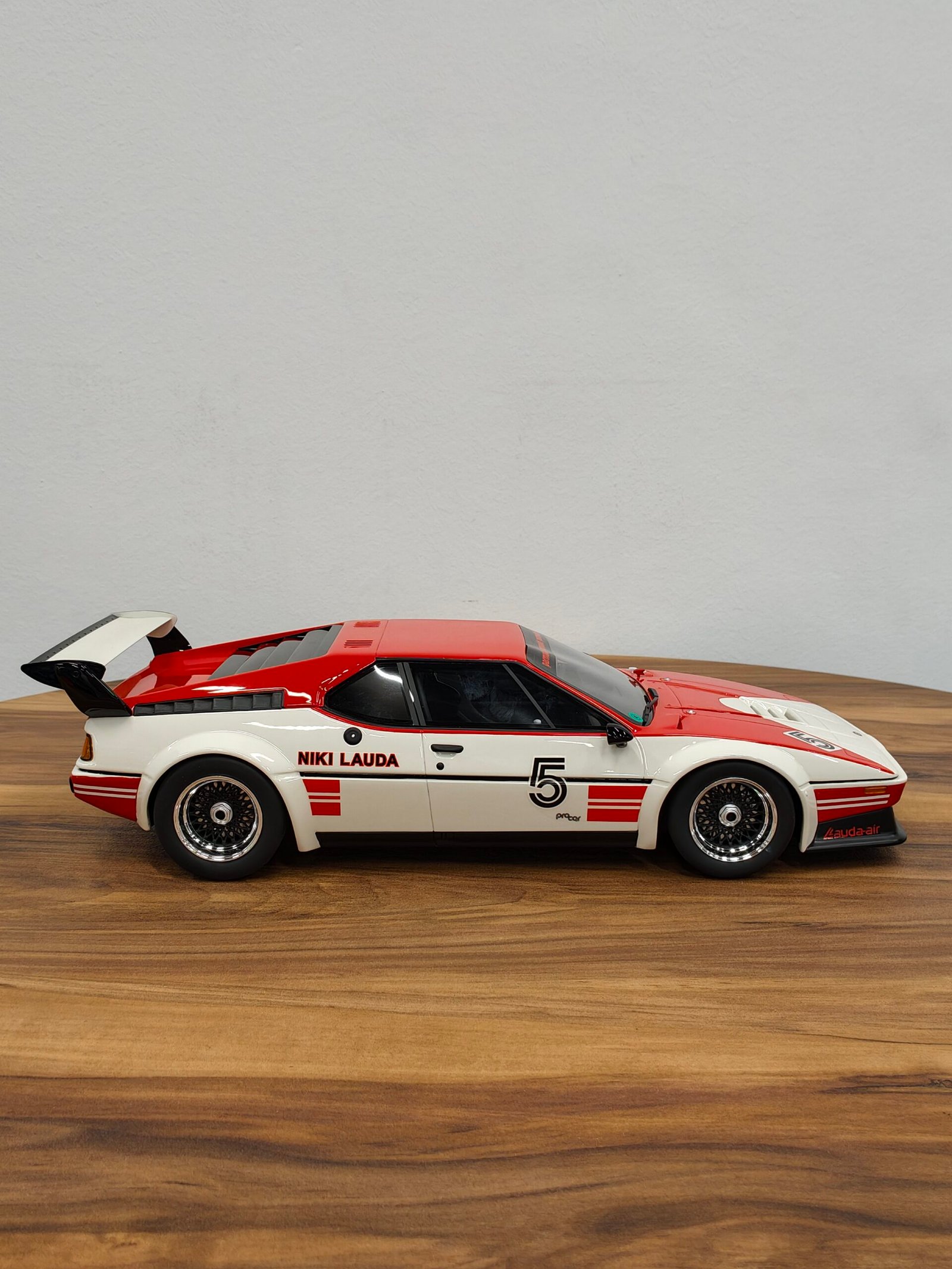 BMW M1 PROCAR #5 Niki Lauda Pro Car Series 1975 (Winner) Scale 1/12 - Image 3