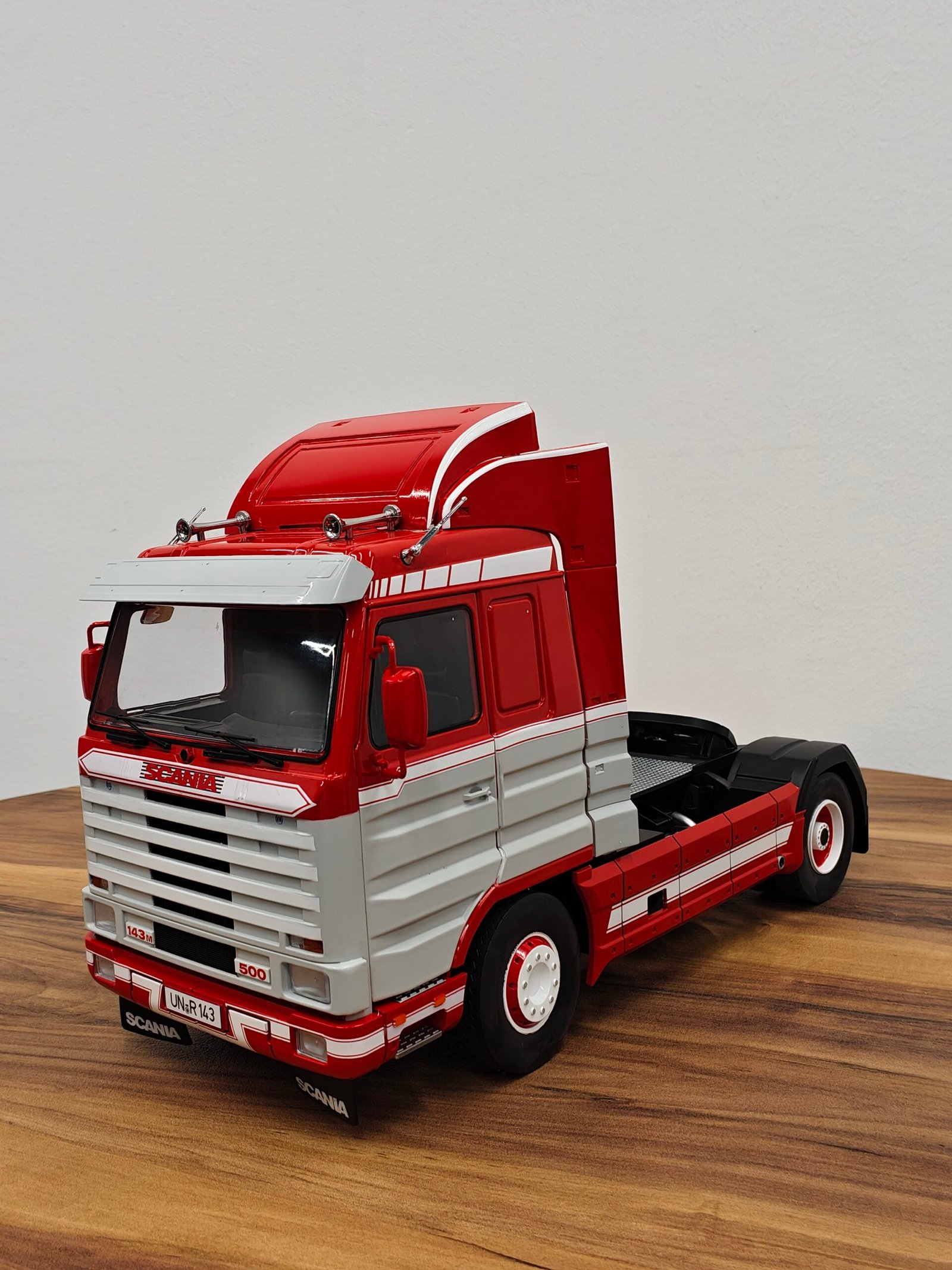 Roadkings Scania Truck 2 Assi1995 (Red) 1:18