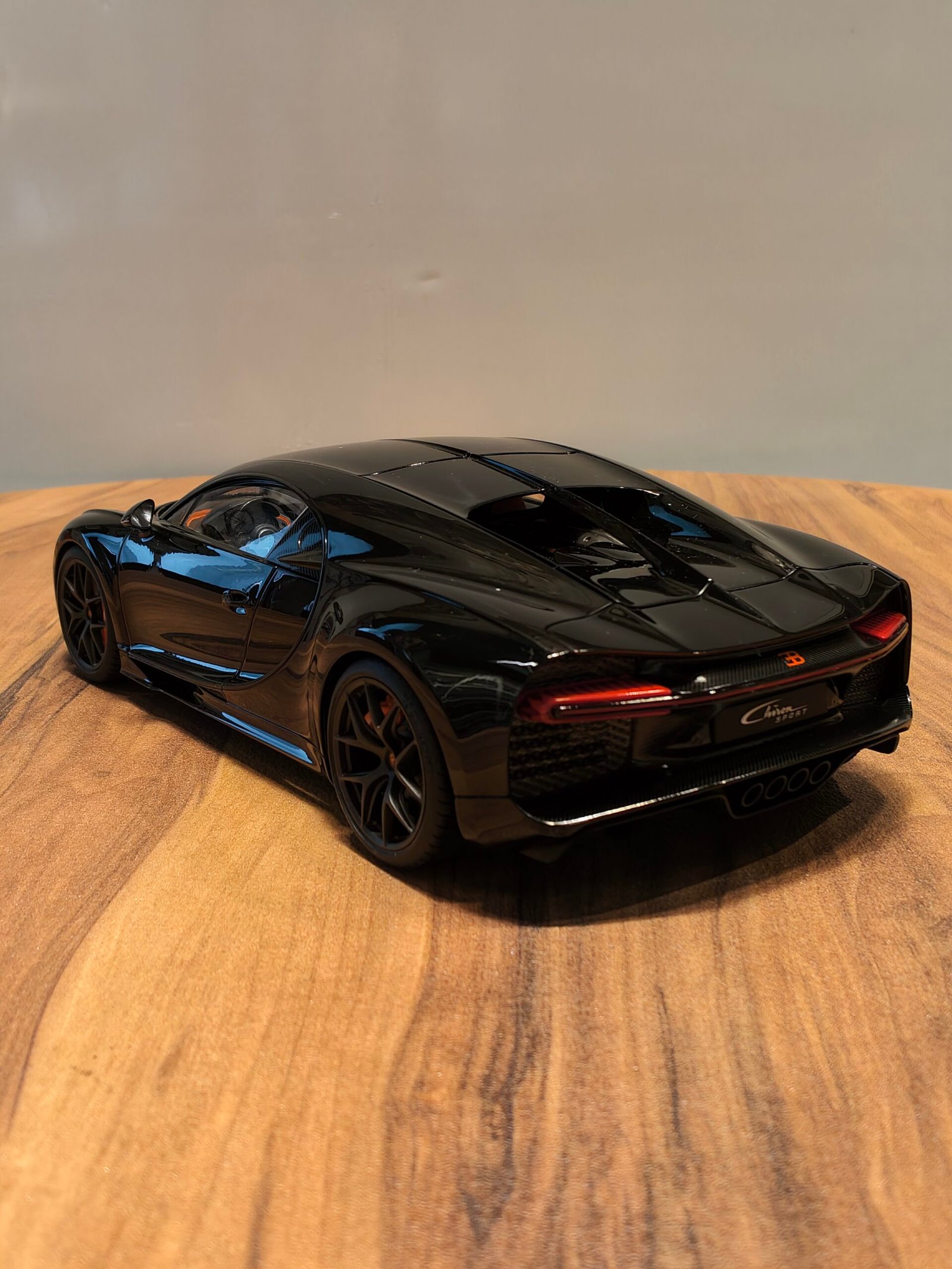 Bugatti Chiron Sport 2019 (Turned Black) Scale 1/18 - Image 2