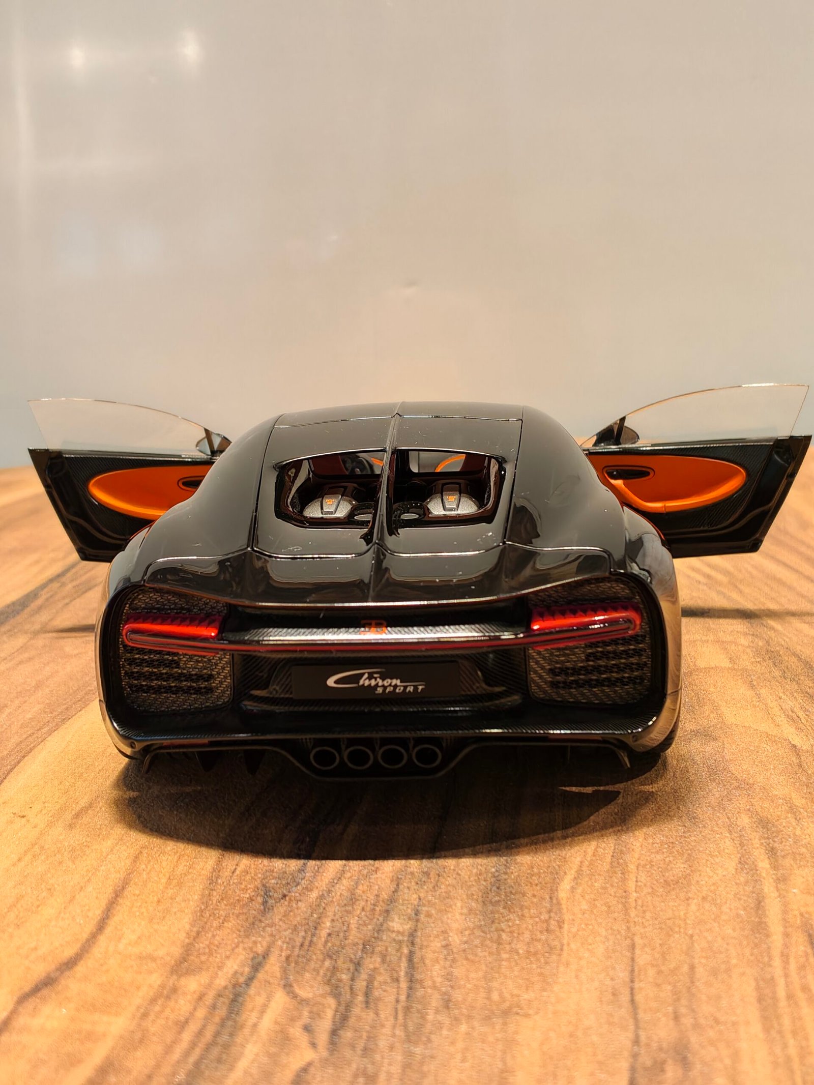 Bugatti Chiron Sport 2019 (Turned Black) Scale 1/18 - Image 7