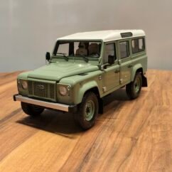 Land Rover Defender 110 - 2015 Green 1:18