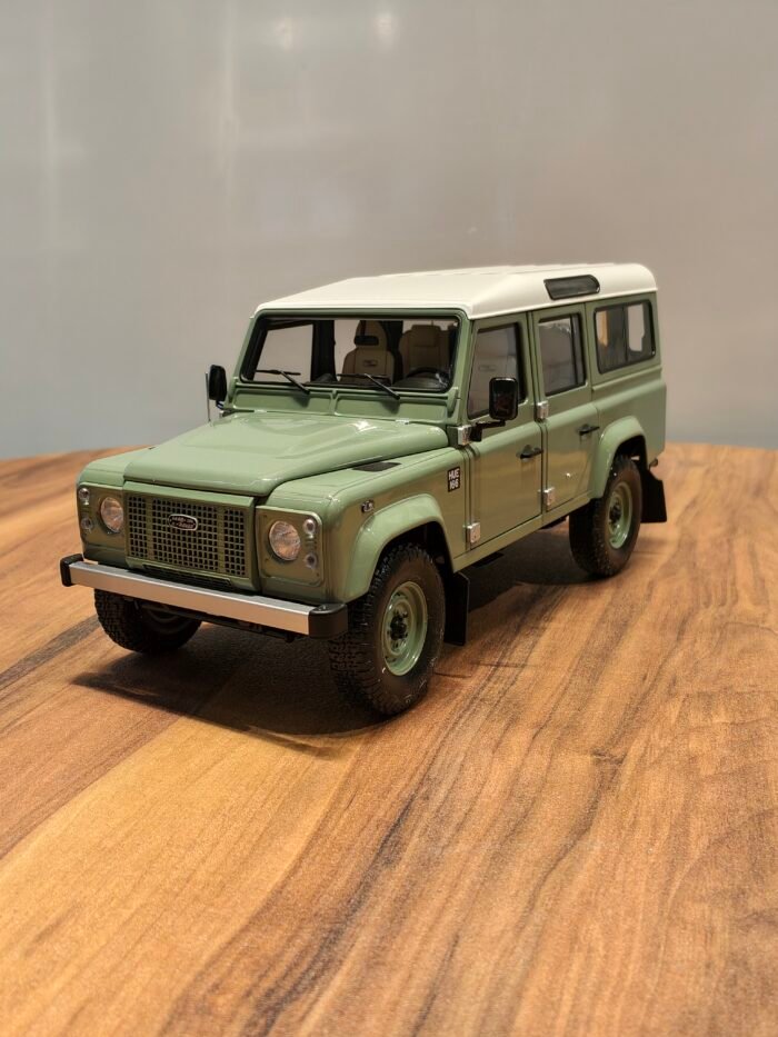 Land Rover Defender 110 - 2015 Green 1:18