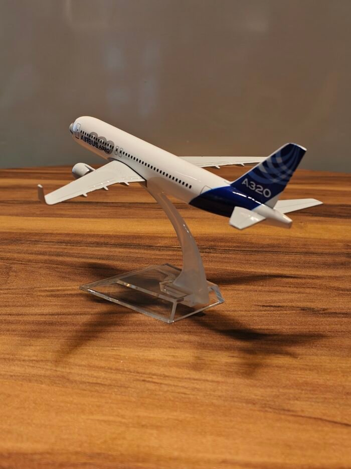 AirBus A320 (White) Scale 1/200 - Image 2