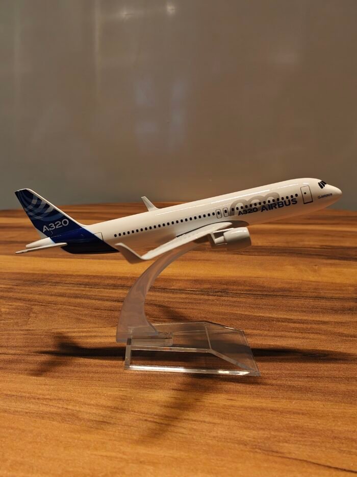 AirBus A320 (White) Scale 1/200 - Image 3