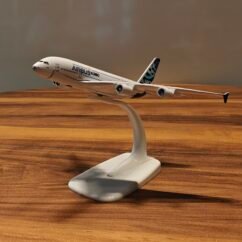 Airbus A380 (White/Blue) Scale 1/200
