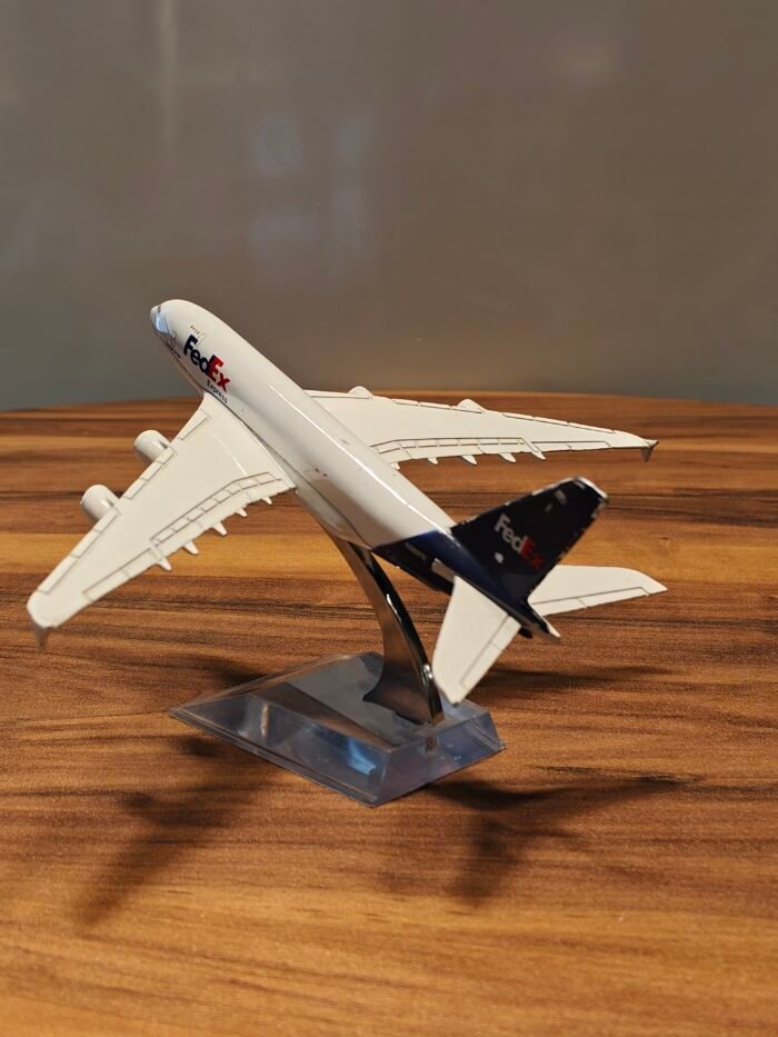 FedEx Express N380FE (White) 1:200 - Image 2