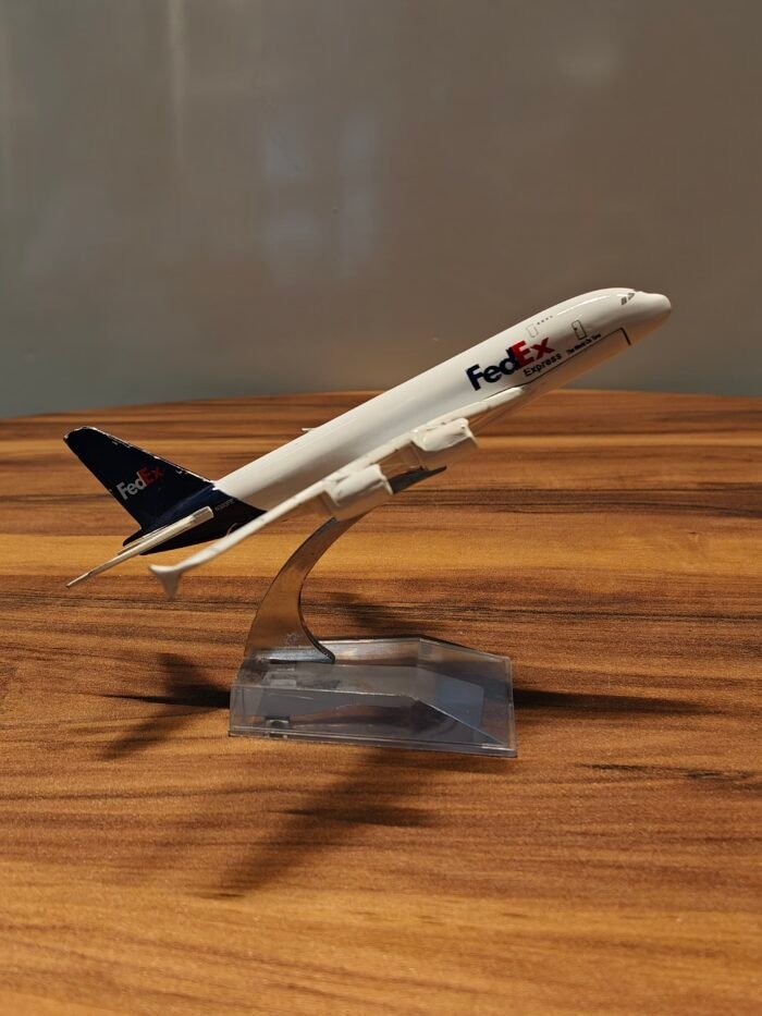 FedEx Express N380FE (White) 1:200 - Image 3