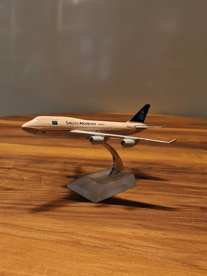Saudia Arabian Airlane (White) Scale 1/200