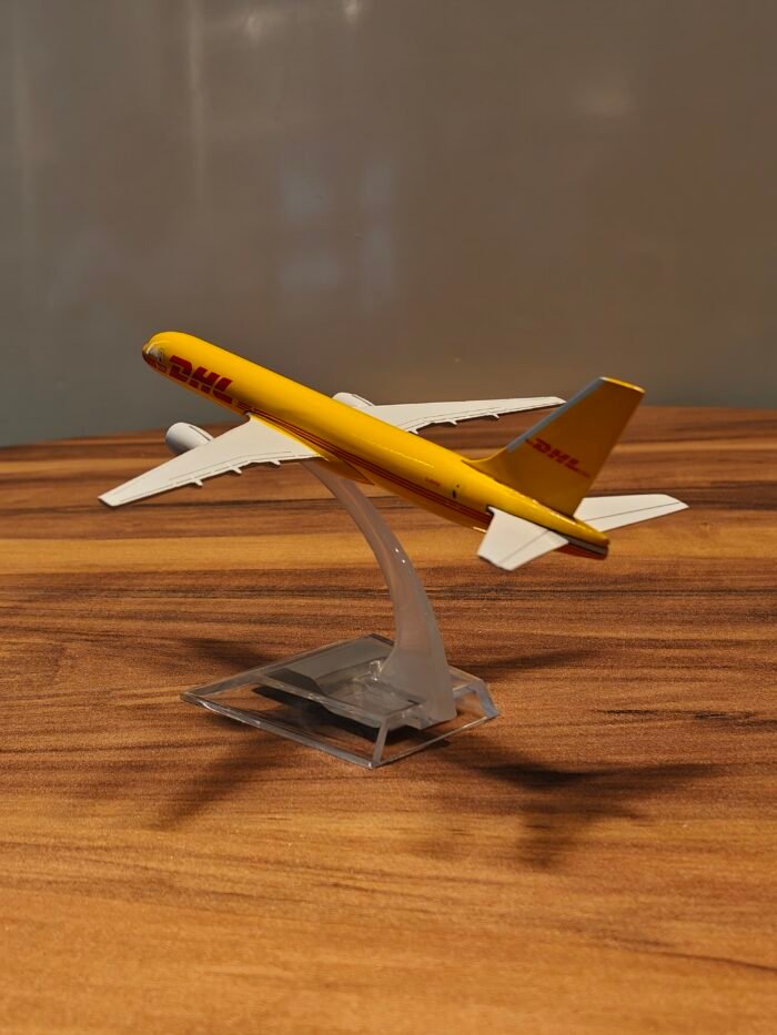 DHL Airlane (Yellow) Scale 1/200 - Image 2