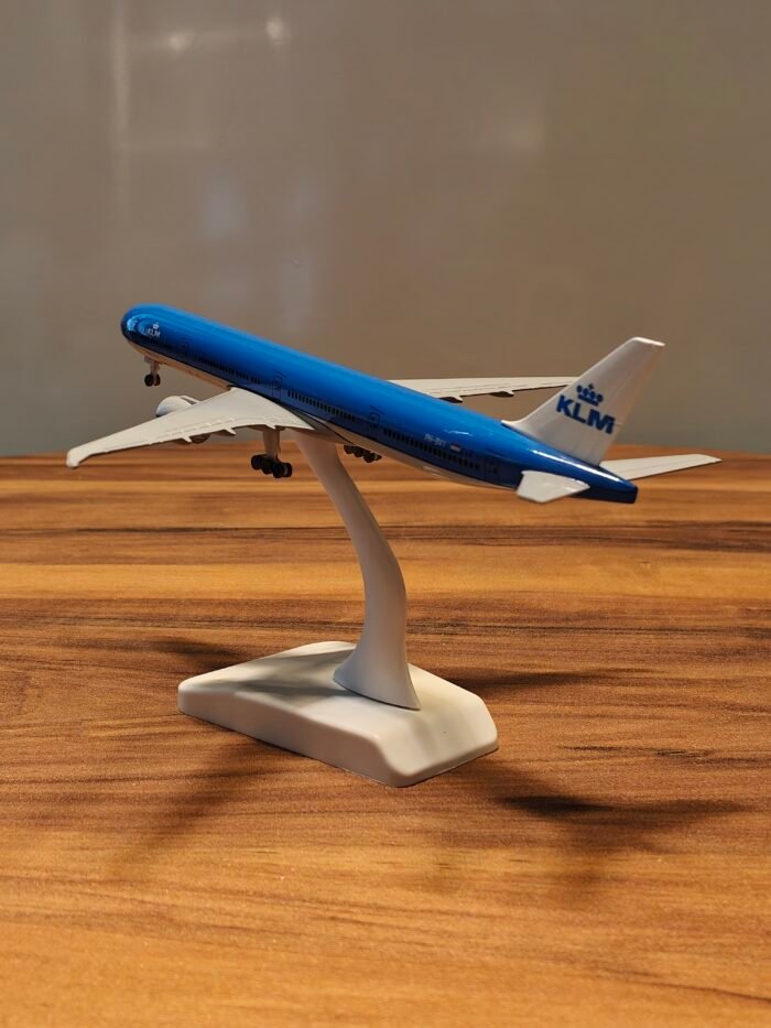 Airbus A320 (Blue) 1:200 - Image 2
