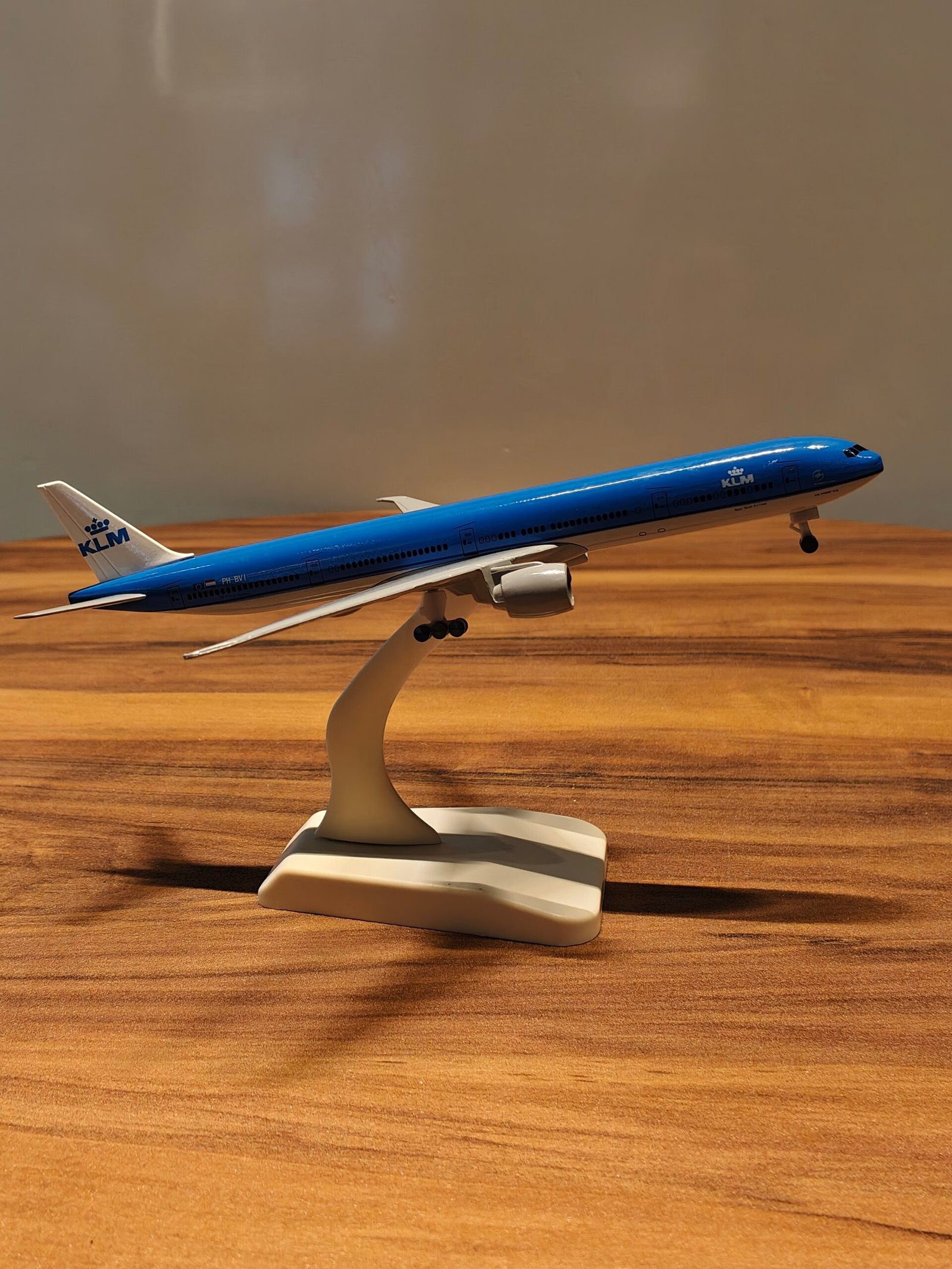 Airbus A320 (Blue) 1:200 - Image 3