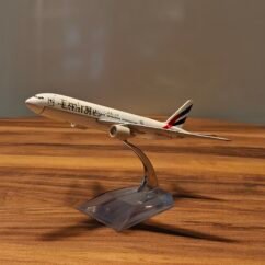 Emirates Airlines (White) Scale 1/200