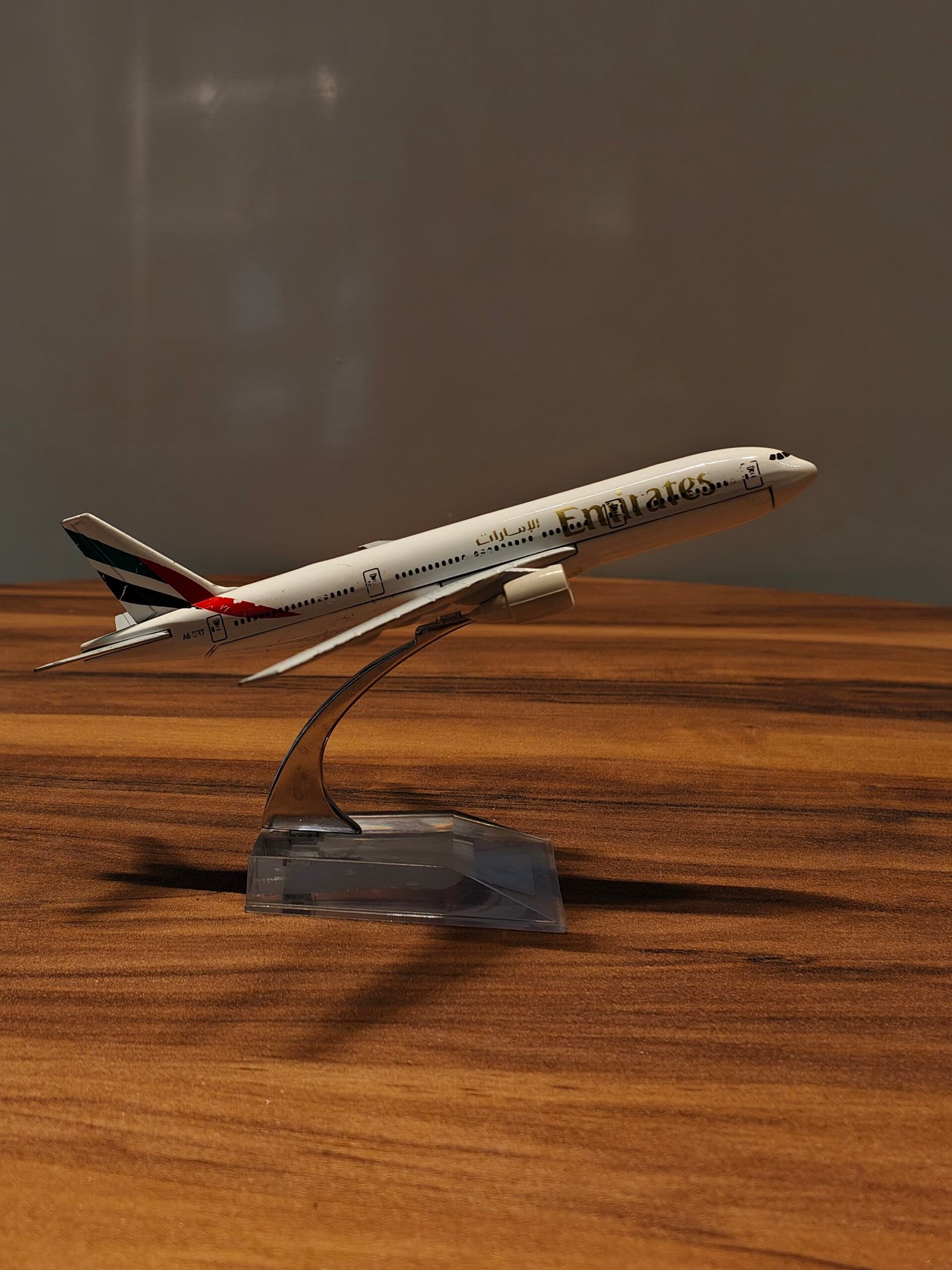 Emirates Airlines (White) Scale 1/200 - Image 3