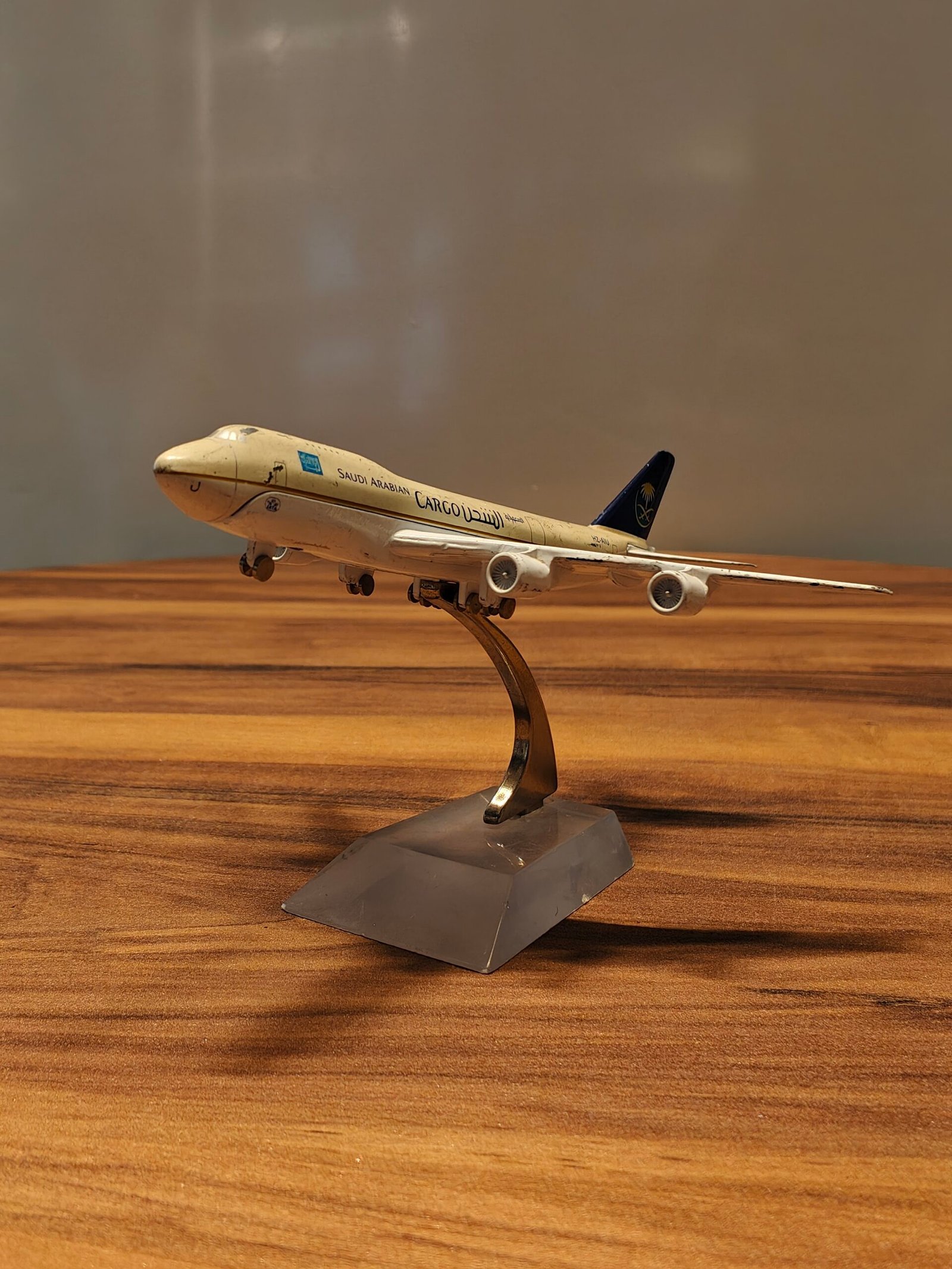 Saudi Arabian Cargo  HZ-AIU (White)  1:200
