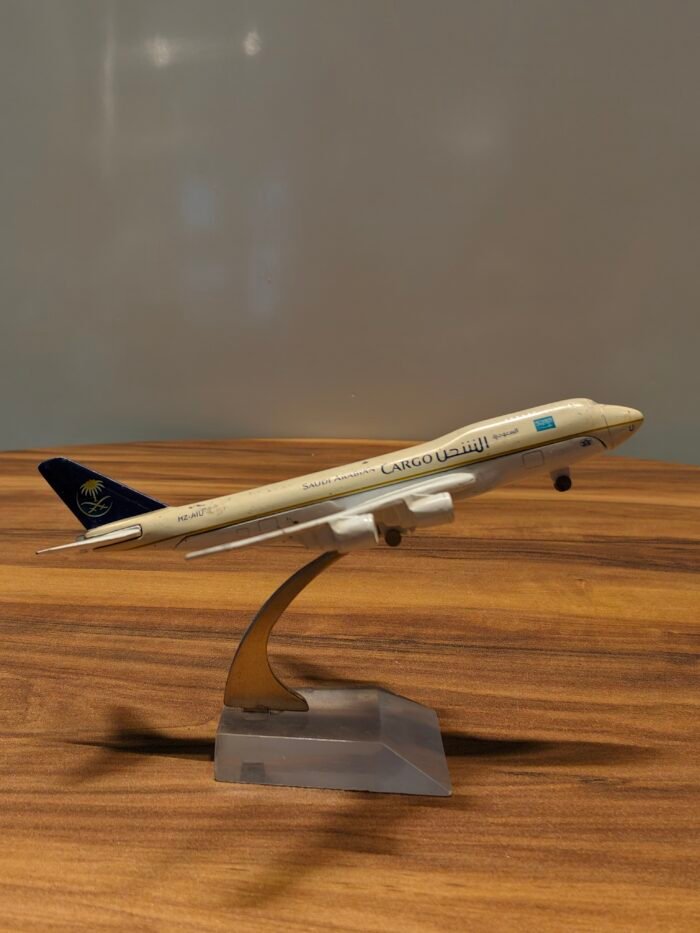 Saudi Arabian Cargo  HZ-AIU (White)  1:200 - Image 3