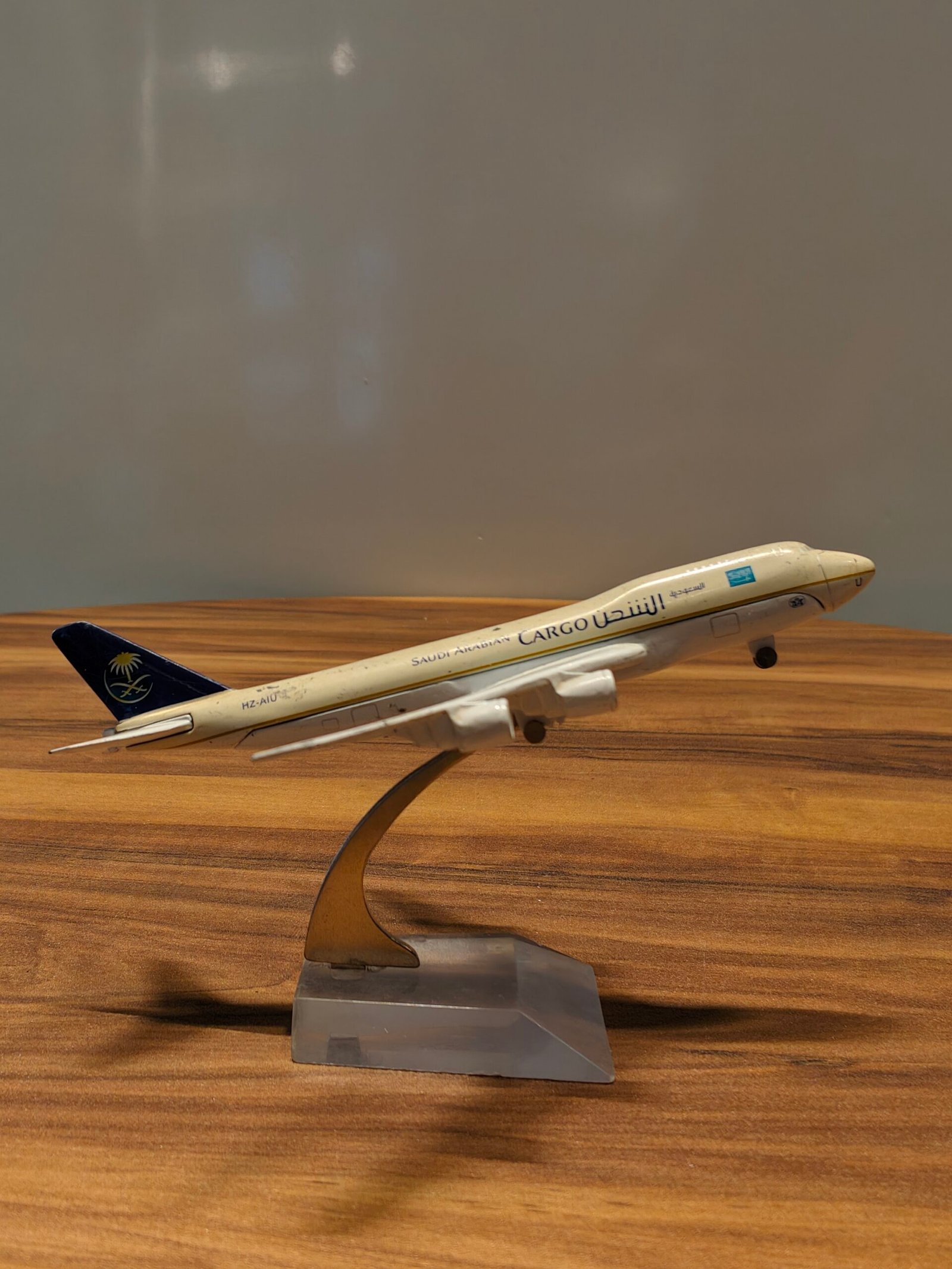 Saudi Arabian Cargo  HZ-AIU (White)  1:200 - Image 3