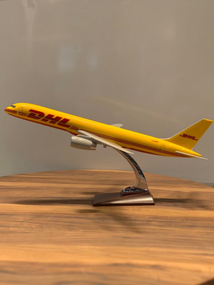 DHL Airlane (Yellow) Scale 1/72 - Image 2