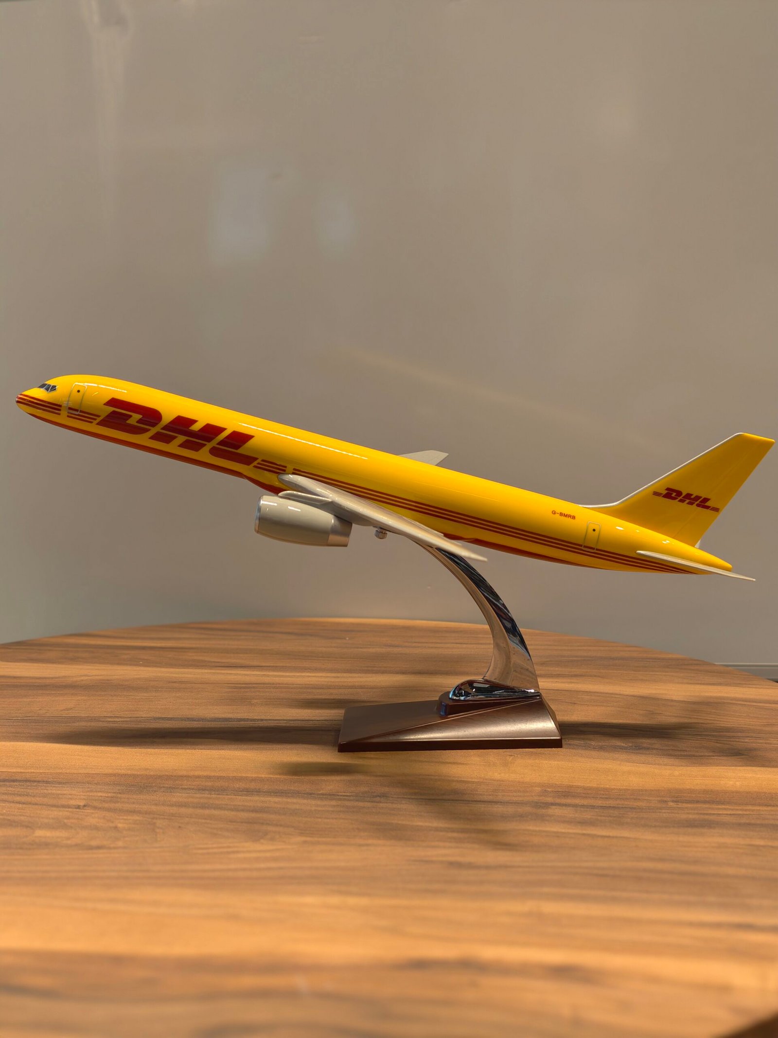 DHL Airlane (Yellow) Scale 1/72 - Image 2