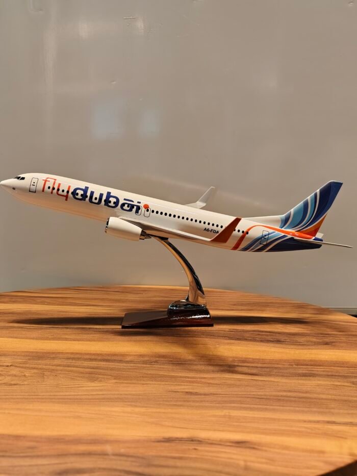 Fly Dubai (white) 1/72 - Image 3