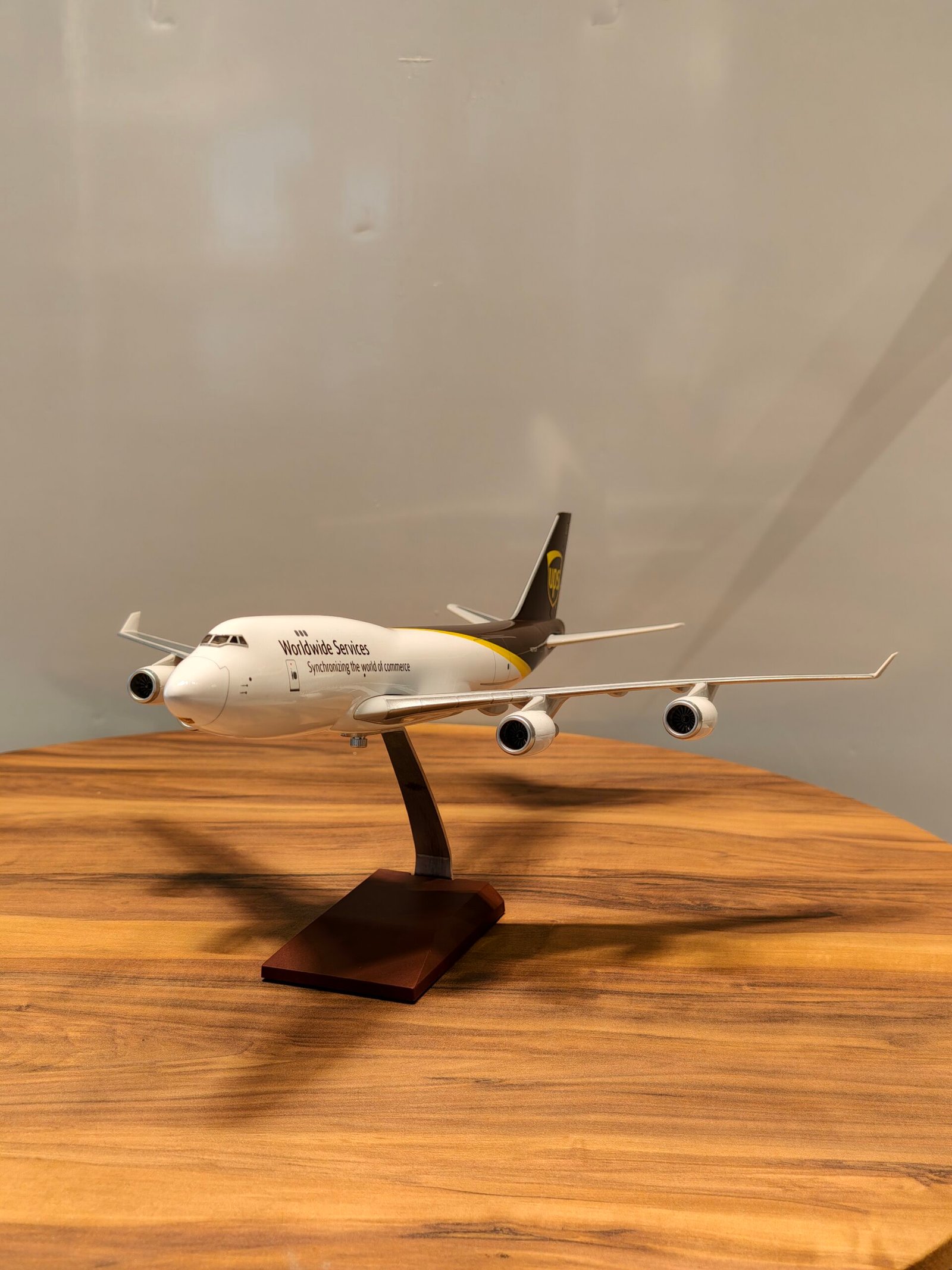 N570 UPS Airlanes Worldwide Services (White/Brown ) Scale 1/72