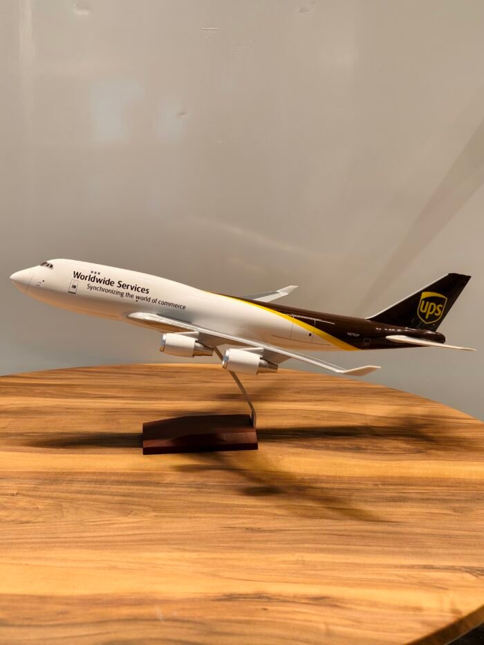 N570 UPS Airlanes Worldwide Services (White/Brown ) Scale 1/72 - Image 2