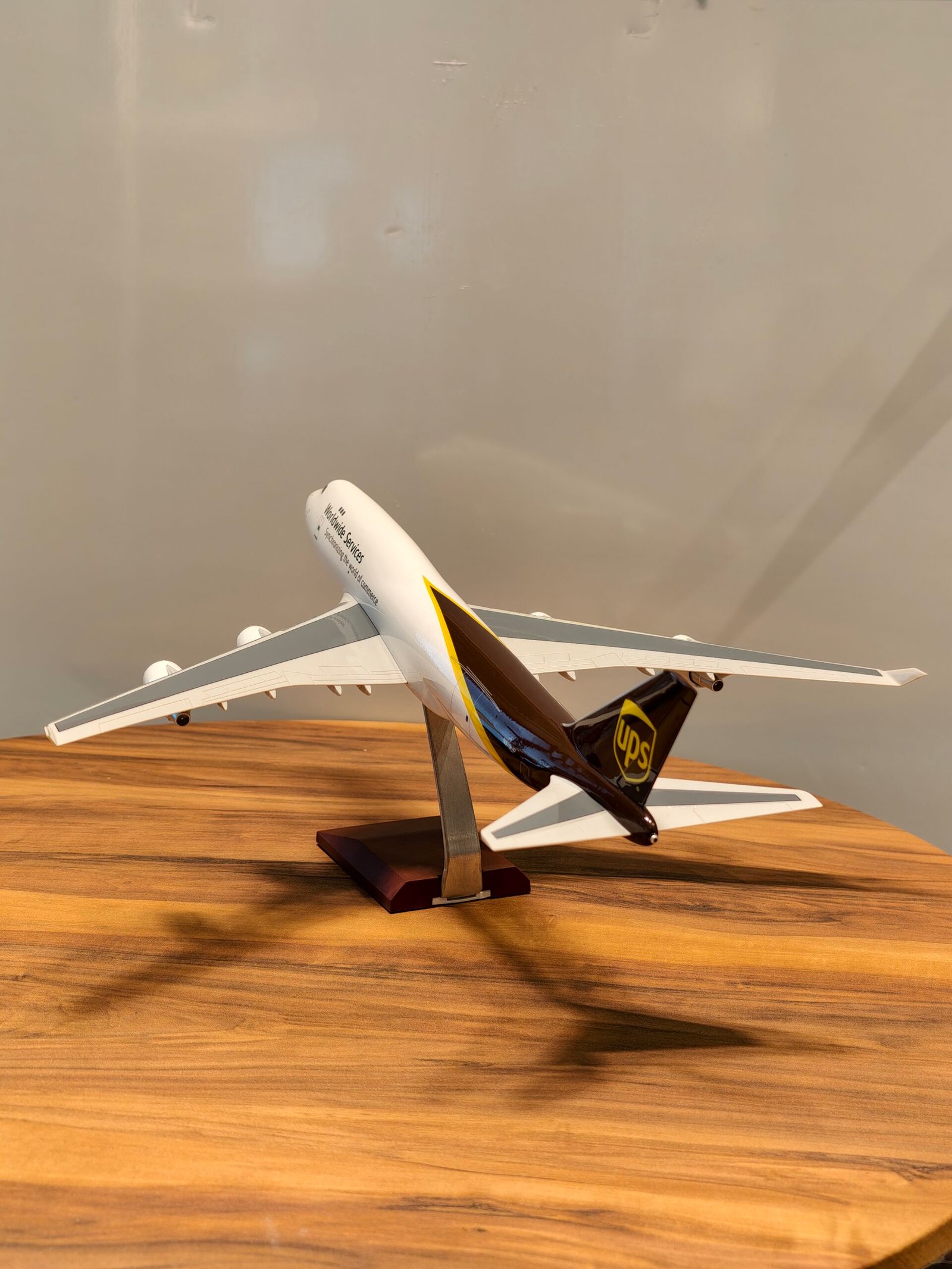 N570 UPS Airlanes Worldwide Services (White/Brown ) Scale 1/72 - Image 3