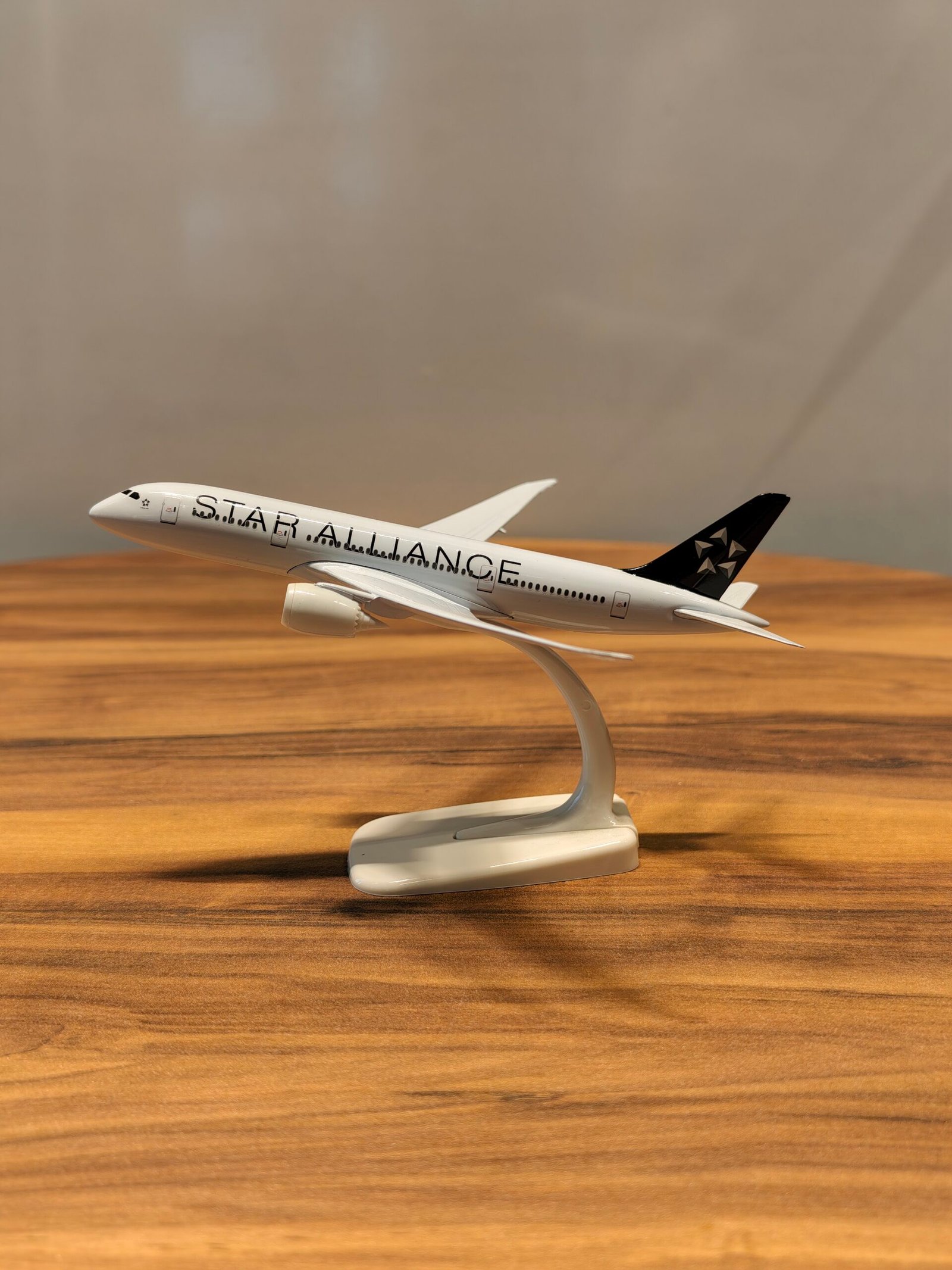 Star Alliance B787 (White) 1:200 - Image 2